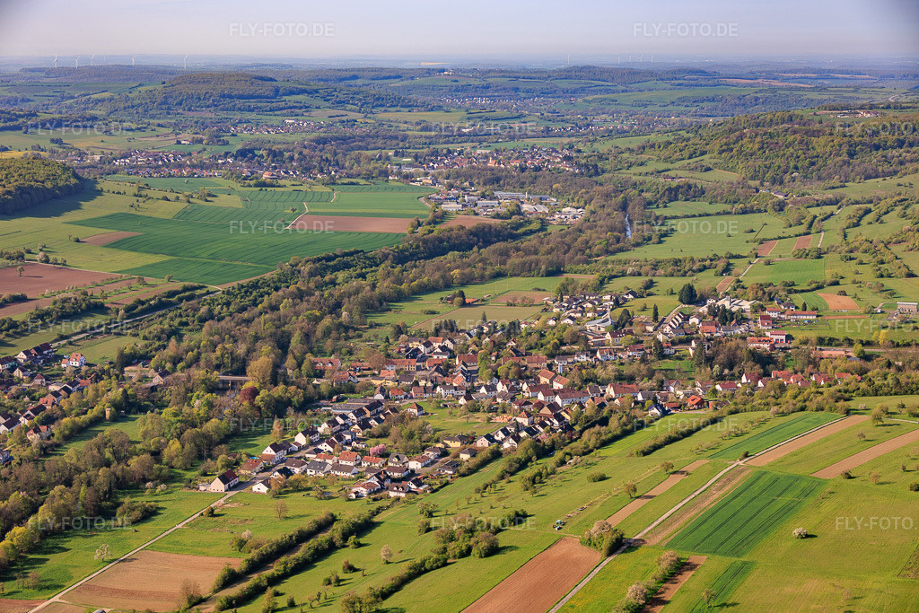 Luftbild: Ortsansicht aus Norden im Ortsteil Herbitzheim in Gersheim im Bundesland Saarland in Deutschland.Foto: IMG_154498.jpg vom 18.04.2026 durch Werner Riehm/FLY-FOTO.deAuflösung des Originals: 6000 x 4000 px