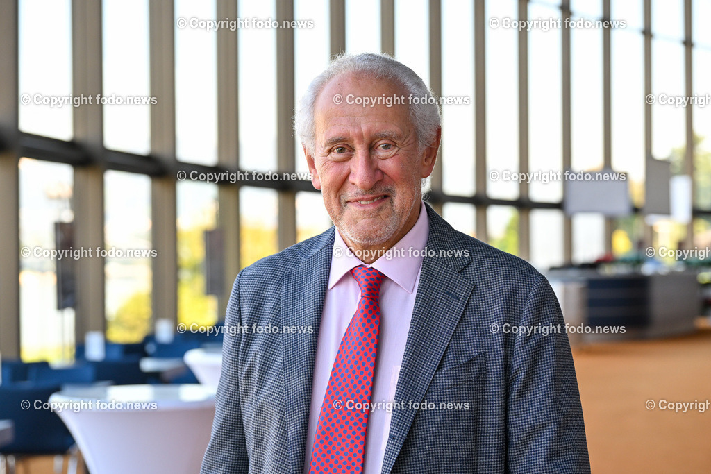 Pressekonferenz Brucknerhaus Linz_ Karl Jenkins _ One World Unesco Concert for Peace 2023_ 20.09.2023-29 | 20.09.2023, Brucknerhaus Linz, AUT, Pressekonferenz Brucknerhaus Linz, Karl Jenkins – One World Unesco Concert for Peace 2023, im Bild Charles Kaye (Mitbegruender und Direktor, World Orchestra for Peace)