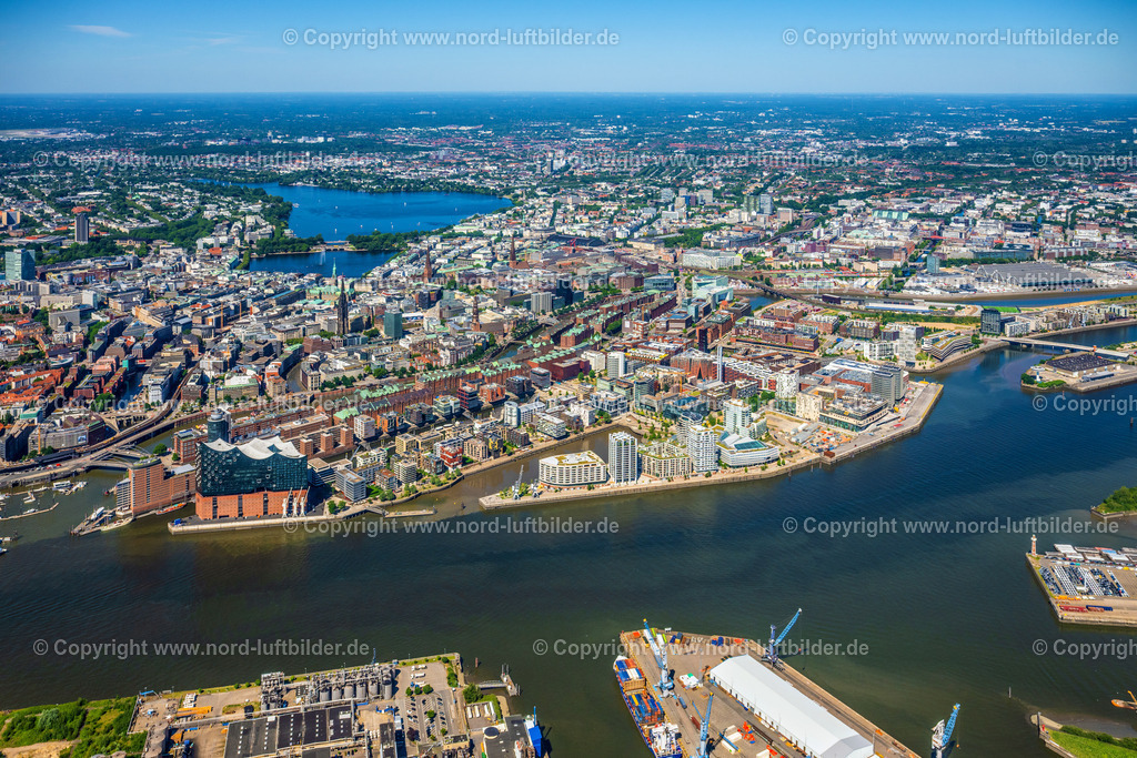 Hamburg_Speicherstadt_Hafencity_Elbphilharmonie_ELS_8271010725 | HAMBURG 16.06.2025 Gebäude, Straßen und Kanäle der Hafencity und Speicherstadt in Hamburg, Deutschland. // Buildings, streets and canals of the Hafencity and Speicherstadt in Hamburg, Germany. Foto: Martin Elsen