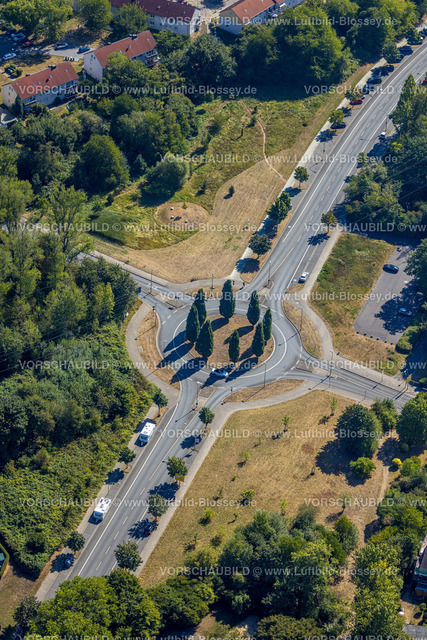 Essen220806843 | Luftbild, Kreisverkehr mit Bäumen, Ahrendahls Wiese, Essen-Stoppenberg, Essen, Ruhrgebiet, Nordrhein-Westfalen, Deutschland
