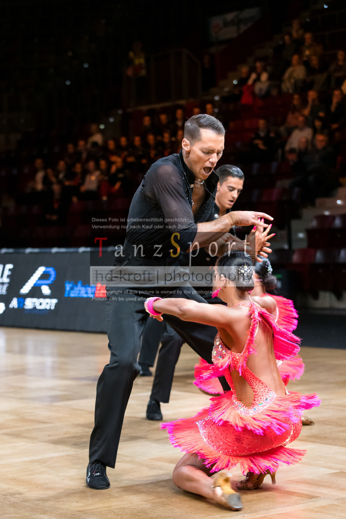 20241109_DM-Formationen_Vorrunde_0615 | Tanzsportbilder, Standardtanz, Lateintanz, WDSF, DTV, LTVB, dancecomp, goc, hessen tanzt, blaues band der spree, walzer, tango, wiener walzer, slowfox, quickstepp, samba, rumba, cha-cha-cha, paso doble. jive, hd-kroft photography, turniertanzsport