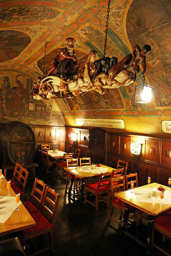 Foto: Leipzig - Auerbachs Keller | Das Team hinter BILDLEXIKON LEIPZIG bündelt historische wie aktuelle Informationen über die Stadt Leipzig in Text und Bild auf einer Plattform und stellt diese der interessierten Öffentlichkeit zur Verfügung.