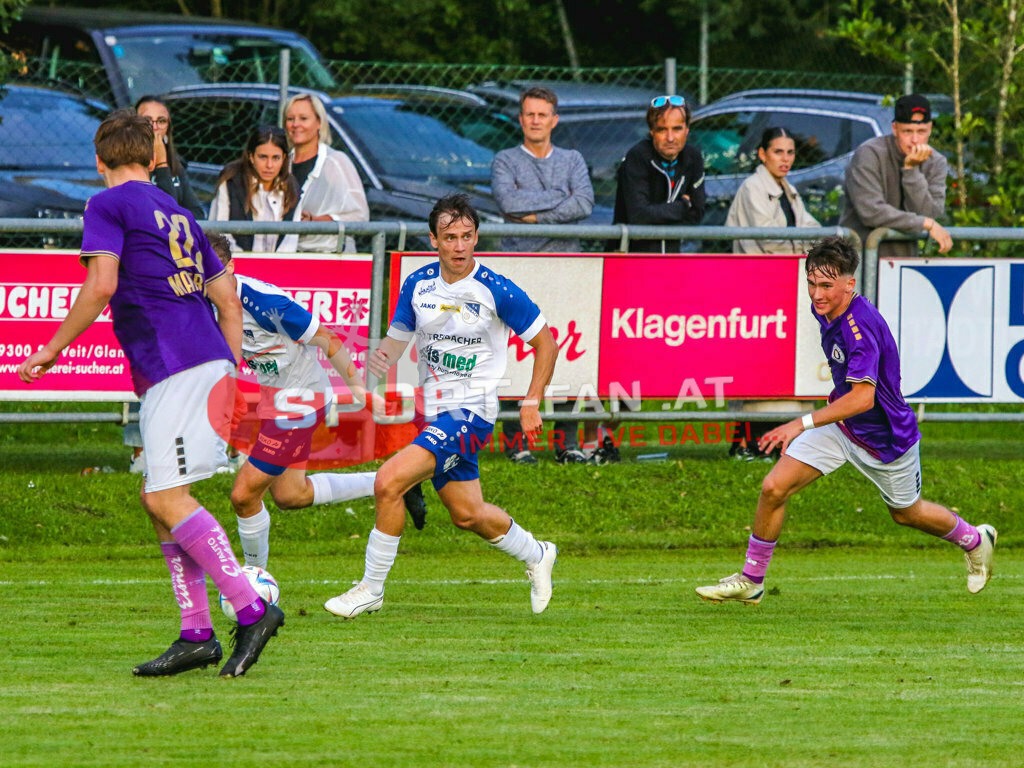 Austria Klagenfurt Amateure - SK Treibach 1-1, Kärntner Liga 2. Runde | Matthias Dollinger (Austria Klagenfurt Amateure #7) Marius Maierhofer (Austria Klagenfurt Amateure #22) David Hude (SK Treibach #6) Austria Klagenfurt Amateure - SK Treibach 1-1 am 08.08.2023 in Brückl
(Sportplatz), Austria, (Photo by Ernst Krawagner sport-fan.at) - Realisiert mit Pictrs.com