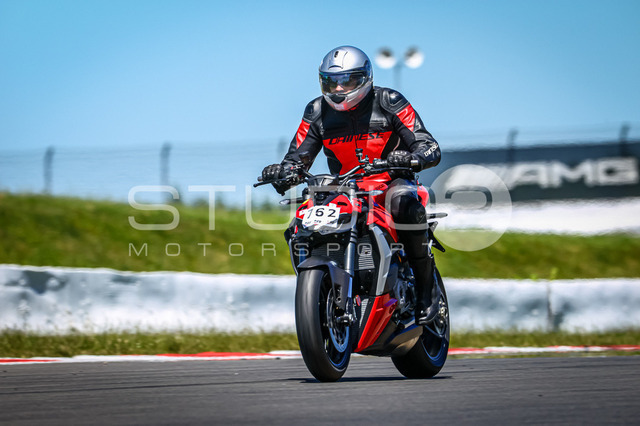 0762-260526NBR-023_762 | Deine Full-Service-Agentur für ✔️Videoproduktionen und ✔️Motorsportfotografie Jetzt Angebot anfragen!