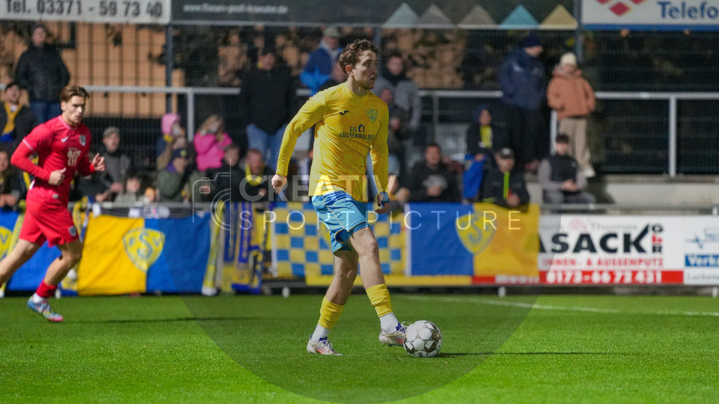 Fußball, Herren, Saison 2025/2026, Regionalliga Nordost, 13. Spieltag, FSV 63 Luckenwalde vs. SV Babelsberg 03, Freitag 24.10.2025, Werner-Seelenbinder-Stadion Luckenwalde, | Fußball, Herren, Saison 2025/2026, Regionalliga Nordost, 13. Spieltag, FSV 63 Luckenwalde vs. SV Babelsberg 03, Freitag 24.10.2025, Werner-Seelenbinder-Stadion Luckenwalde, Im Bild: Sofiene Jannene (Luckenwalde) - Realisiert mit Pictrs.com
