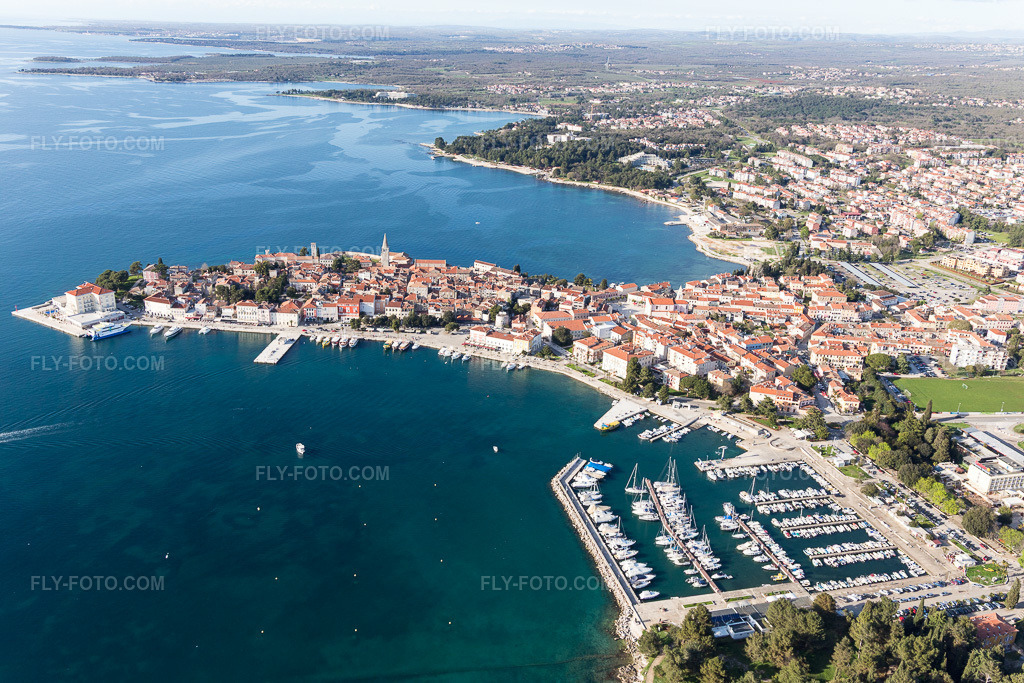 Aerial view: View of the town in Sveti Duh in the state Gespanschaft Istrien, Croatia. – Photo: IMG_106047.jpg taken on 04/13/2018 by Werner Riehm/FLY-FOTO.com – Resolution of the original: 5472 x 3648 px
