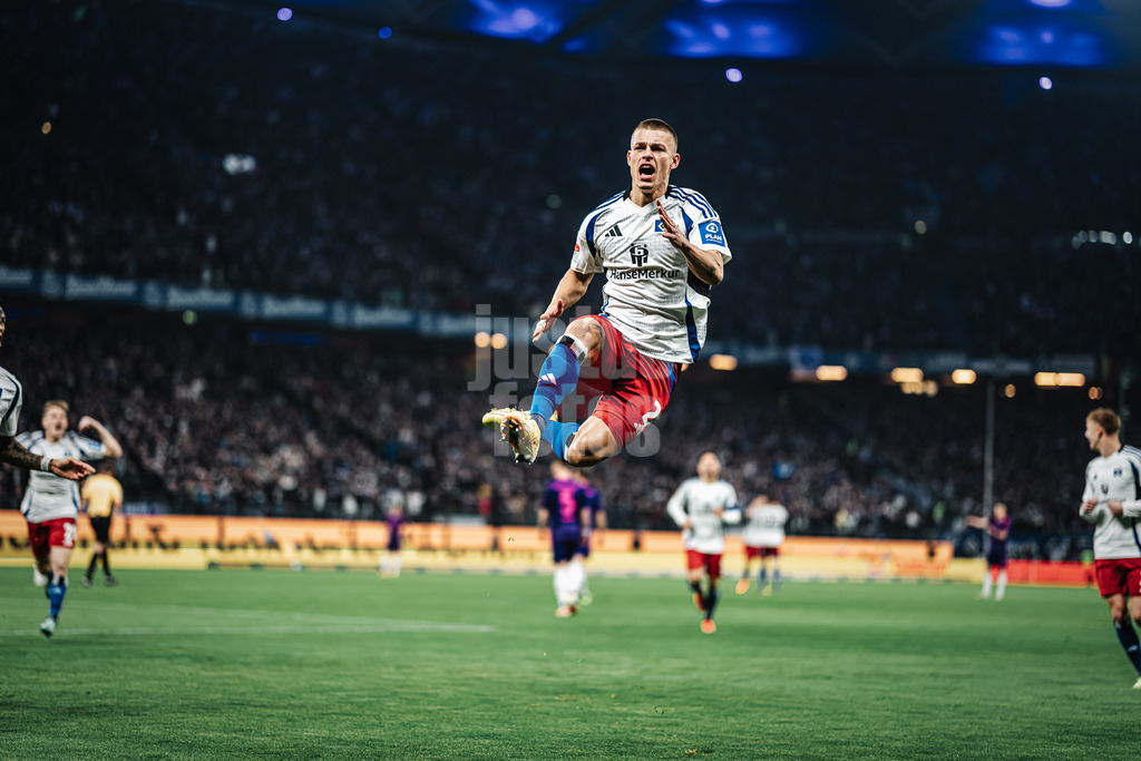 Fußball | Männer | Saison 2024/2025 | 2. Fußball-Bundesliga | 25. Spieltag | Hamburger SV vs. Fortuna Düsseldorf | 08.03.2025 | Miro Muheim (#28, HSV) jubelt nach seinem Tor