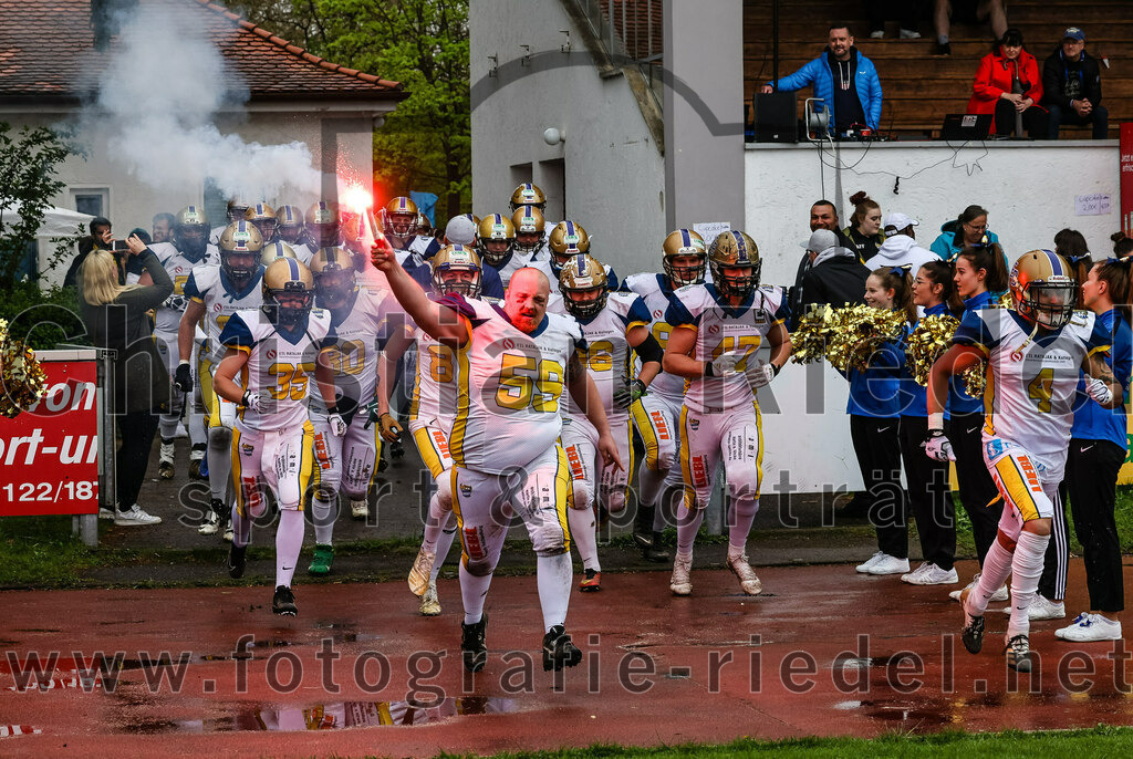 2022-04-30_005_Erding_Bulls_gegen_Regensburg_Phoenix | Erding, Deutschland, 30.04.2022:
Football, Regionalliga 2022, 1. Spieltag, Erding Bulls gegen Regensburg Phoenix

Foto: Christian Riedel / fotografie-riedel.net