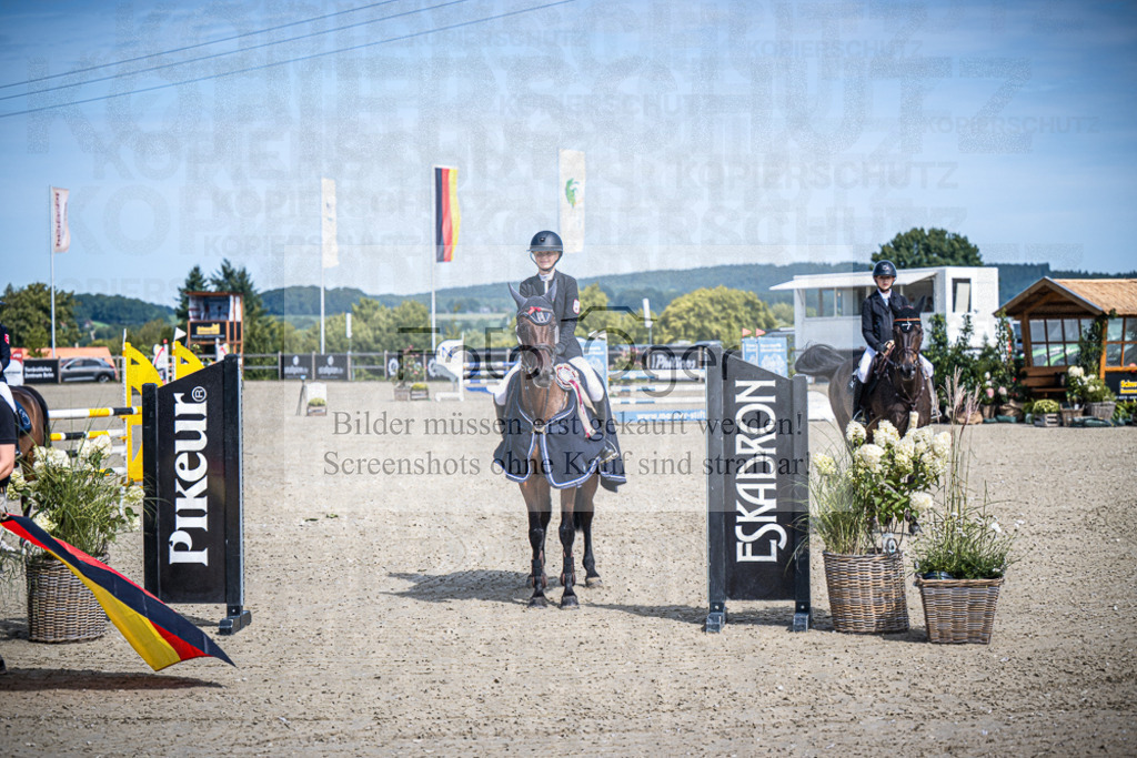DOS_0548 | Entdecke hochwertige Reitturnierfotos von Foto Oger. Professionell, emotional und authentisch – jetzt Lieblingsmomente im Shop bestellen.Deutschlandweite Turnierfotografie. - Realisiert mit Pictrs.com