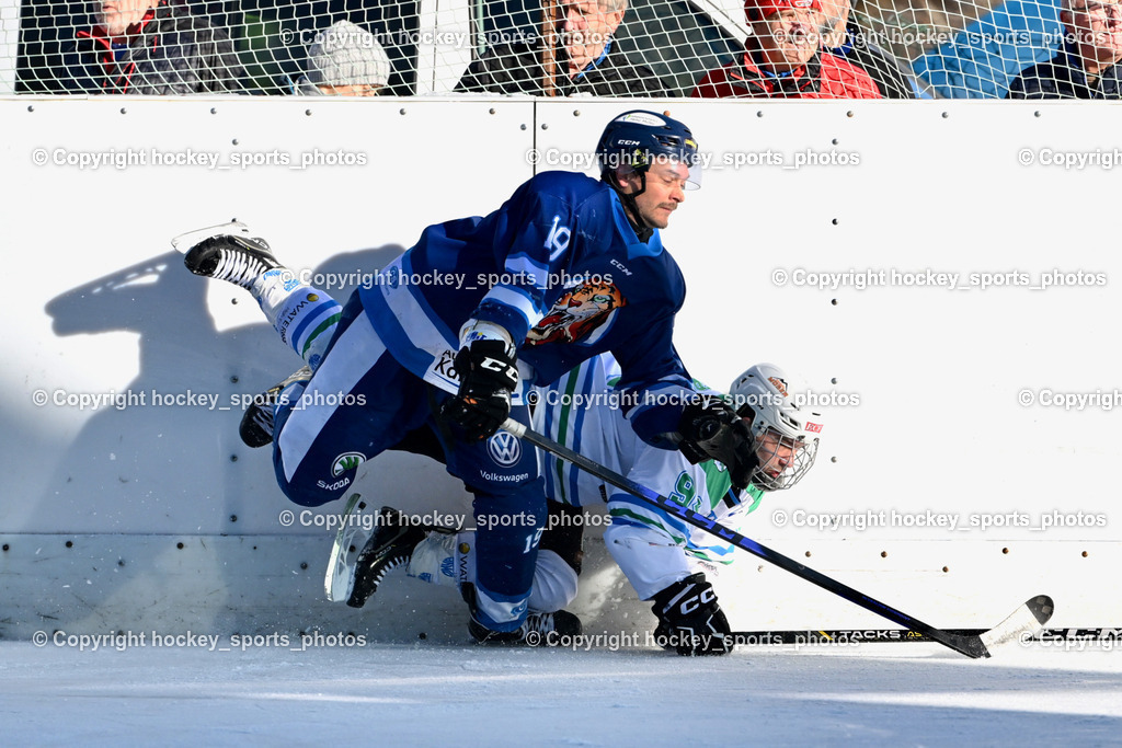 EC Tigers Paternion vs. EC FELD AM SEE/DSG LEDENITZEN | #19 Kampitsch Lukas EC Tigers Paternion, #98 Tschuitz Dominik EC FELD AM SEE Ledenitzen, EC Tigers Paternion vs. EC FELD AM SEE/DSG LEDENITZEN, EC Tigers Paternion vs. EC FELD AM SEE/DSG LEDENITZEN am 04.01.2026 in Paternion (Eislaufplatz Paternion), Austria, (Photo by Bernd Stefan)