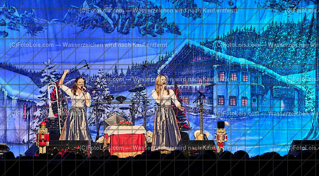 ALP9885_STAR-WEIHNACHT_NV-Forum_Sigrid-Marina | (C)FotoLois.com, Alois Spandl, Volkstümliche STAR-WEIHNACHT MIT Sigrid & Marina, NOCKIS, Andy Borg und Die Edlseer im NV-Forum Wieselburg, So 18. Dez. Dezember 2022.