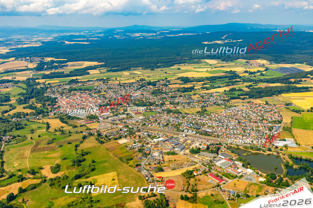 Das Luftbild der Stadt Pressath wurde 2022 vom Flugzeug heraus erstellt (keine Drohnen-Aufnahmen) Aufnahmehöhe ca.450 Meter- hohe Bildauflösung und Druck-Qualität. Garantiert!