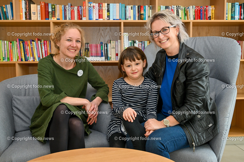 Kokon Rohrbach_ Sarah_ 27.02.2024-12 | 27.02.2024, Rohrbach, AUT, Kokon, Kinderrehazentrum, im Bild Liesa Weiler-Wichtl (Klinische Psychologin Kokon), Sarah (6) mit ihrer Mama Anita Eilmannsberger (41)