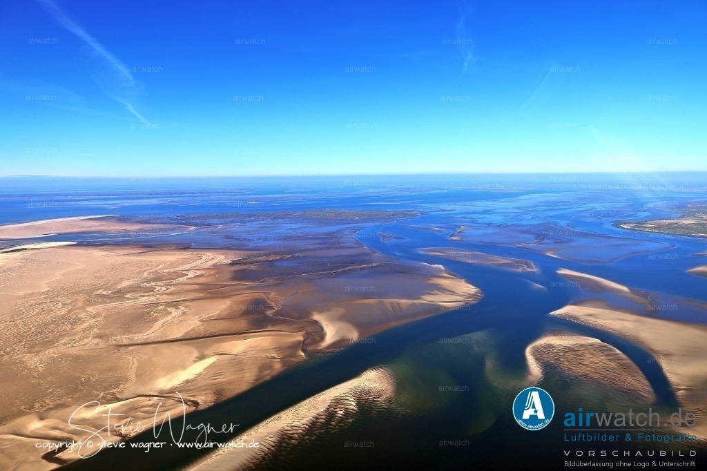 Luftbilder Sandbänke Norderoogsand, Japsand, Süderoogsand | Süderoogsand ist der größte und südlichste der sogenannten Nordfriesischen Außensände im nordfriesischen Wattenmeer, einem Teil des Nationalparks Schleswig-Holsteinisches Wattenmeer. Es liegt südwestlich der Hallig Süderoog und der Insel Pellworm