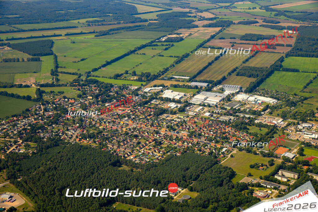 Schrägluftbild  Techentin  Ludwigslust - Das Luftbild wurde 2025 vom UL-Flugzeug heraus erstellt (ohne Drohne- keine Drohnenaufnahme ) - Hochauflösende Luftaufnahme -Nicht vergleichbar mit Google Maps oder Satelittenbilder- Die Geschenkidee !Mit Lizenz und Bildrechte bestellbar