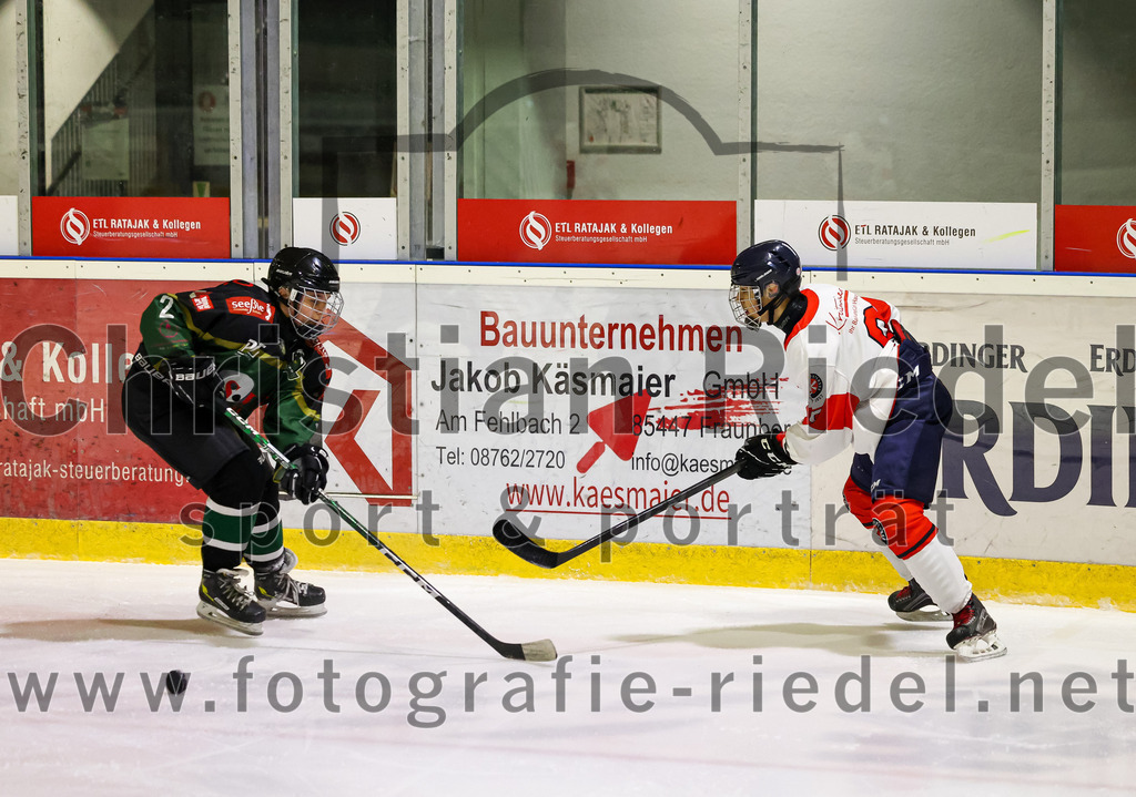 2022-12-04_071_TSV_Erding_gegen_EHC_Klostersee | Erding, Deutschland, 04.12.2022:
Eishockey, Bayernliga U17 2022 / 2023, 11. Spieltag, TSV Erding gegen EHC Klostersee, Endergebnis: 3:5

Julie Ortner (Erding Gladiators, #2)

Foto: Christian Riedel / fotografie-riedel.net