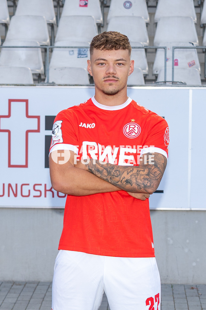 Rot-Weiss Essen; 3. Liga, Portraettermin 2026/2027, Foto: Eibner-Pressefoto/Fabian Friese | Jannik Hofmann (Rot-Weiss Essen, #37),Rot-Weiss Essen; 3. Liga, Portraettermin 2026/2027, Foto: Eibner-Pressefoto/Fabian Friese - Realisiert mit Pictrs.com