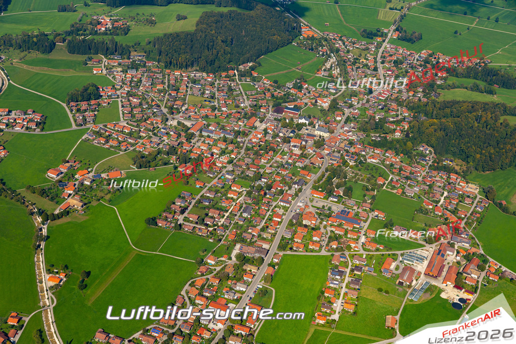 Aktuelles Luftbild von  Bergen - Die Luftaufnahme wurde 2020 mittels UL-Flugzeug erstellt ( keine Drohne ) - hochauflösende Kamera-Systeme von  Canon -Beste Qualität - Für grossformatige Ausdrucke geeignet. Die Geschenkidee !