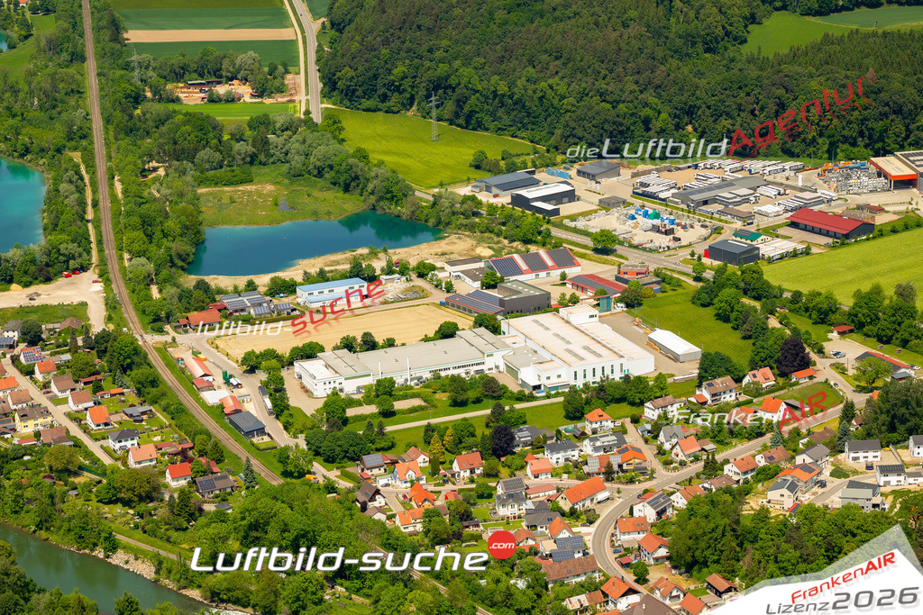 Das Luftbild zeigt Gewerbegebiet Kellmünz an der Iller - Die Luftaufnahme wurde 2023 vom UL-Flugzeug aus erstellt ( keine Drohne ) - Hochauflösende Luftaufnahme - Für grossformatige Ausdrucke geeignet. Die Geschenkidee !Mit Lizenz und Bildrechte bestellbar