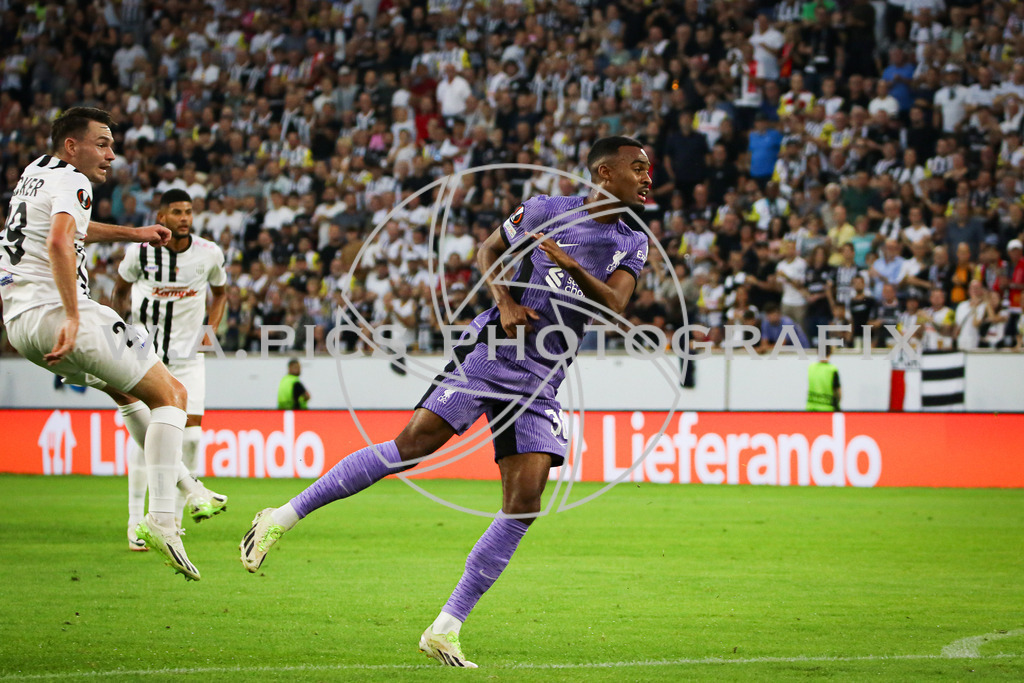 LASK Linz - FC Liverpool | LINZ,AUSTRIA,21.SEPT.23 - UEFA Europa League, LASK Linz - FC Liverpool, Image shows: Ryan Gravenberch (Liverpool FC) and Florian Flecker (LASK).
Photo: Sportmediapics.com/ Andreas Willdoner