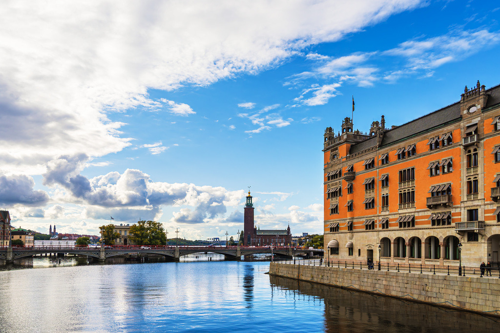 Brücke und historische Gebäude in Stockholm, Schweden | Brücke und historische Gebäude in Stockholm, Schweden.