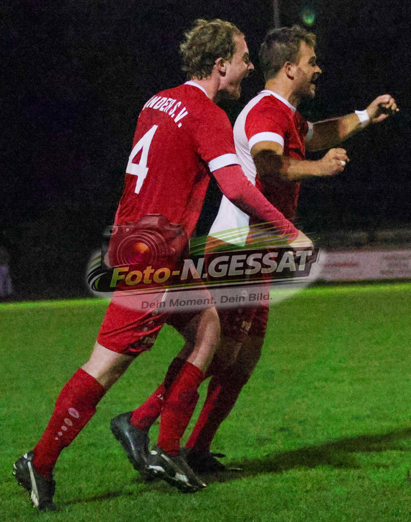 Bünder SV - BV Stift Quernhei | Auf dem Bild zu sehen: Bünder SV v.l.: Johannes Steinmeier, Patrick Nobbe ; Nach Schlusspfiff stürmen sie auf das Feld  Bünder SV, BV Stift Quernheim, Saison 26/27, Kreispokal, Achtelfinale - Realisiert mit Pictrs.com