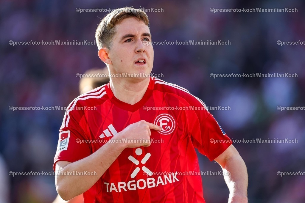 1FC23022502225 | 23.02.2025, Fußball, 1. FC Köln - Fortuna Düsseldorf, 2.. Fußball Bundesliga, 23. Spieltag, RheinEnergie-STADION, Saison 2024 2025: Torjubel nach dem 1:1 Ausgleich nach Handelfmeter durch Torschütze Isak Johannesson (Fortuna Düsseldorf #8)DFB regulations prohibit any use of photographs as image sequences and or quasi-video.