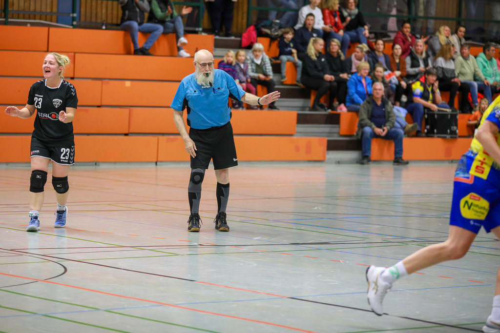 SVN_TvVoerde_021124_045 | Bildergalerie von Sport-Ereignissen aber auch von weiteren spannenden Dingen - nicht nur vom Niederrhein. In Anlehnung an den bekannten Spruch von Hanns Dieter Hüsch heißt das Motto: "Niederrhein ist überall".  - Realisiert mit Pictrs.com