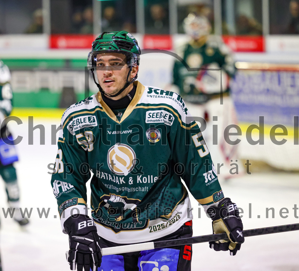 2026-02-20_099_TSV_Erding_gegen_Deggendorfer_SC | Erding, Deutschland, 20.02.2026:Eishockey, Oberliga Süd 2025 / 2026, 49. Spieltag, TSV Erding gegen Deggendorfer SC, Endergebnis: 4:1Paul Pfenninger (Erding Gladiators, #58)Foto: Christian Riedel / fotografie-riedel.net