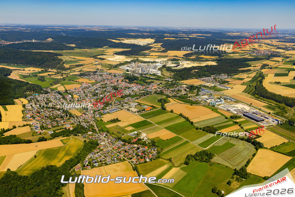 Aktuelles Luftbild von  Allmendingen - Die Luftaufnahme wurde 2022 mittels UL-Flugzeug erstellt ( keine Drohne ) - hochauflösende Kamera-Systeme von  Canon -Beste Qualität - Für grossformatige Ausdrucke geeignet. Die Geschenkidee !