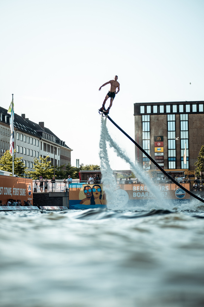 Kieler WOCHE Tow In Windsurf - @danielpankoke dpmedia (24 von 158) | dp-photography - Realisiert mit Pictrs.com