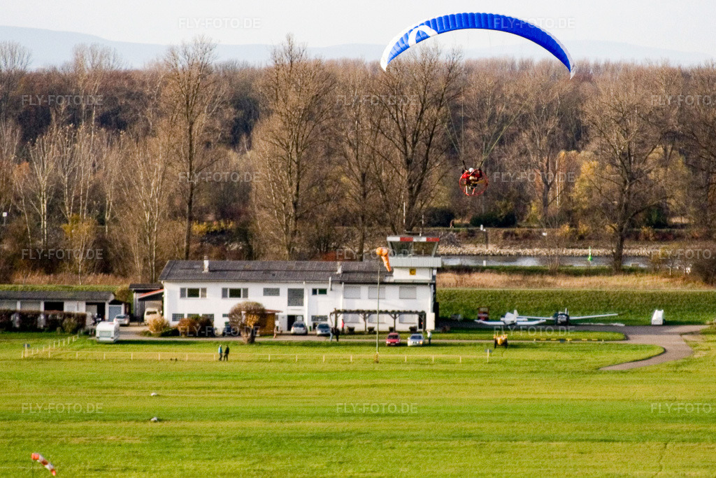 Luftbild: Herrenteich, Performancetraining in Hockenheim im Bundesland Baden-Württemberg in Deutschland. Foto: IMG_4825.jpg vom 26.11.2006 durch Werner Riehm/FLY-FOTO.de