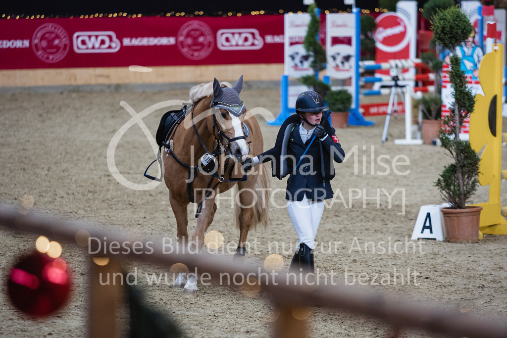 221127_Winterfestival_A-Spr-117 | Deine schönsten Turniermomente als professionelle Fotos! Entdecke hochwertige Pferdesport-Fotografie im Online-Shop. Jetzt Fotos finden & bestellen!