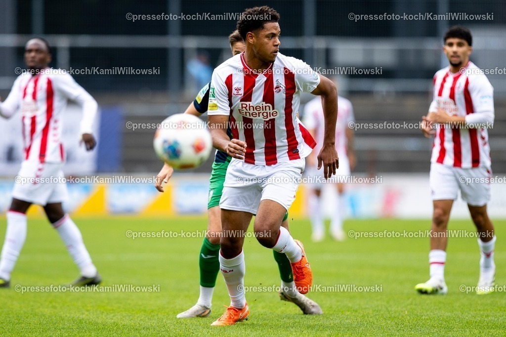xKWI27092501015 | 27.09.2025, xkwix, Fußball, Regionalliga West, 1. FC Köln U23 - FC Gütersloh, Geißbockheim Franz-Kremer-Stadion, Yannick Mausehund (1. FC Köln U23 #4) 