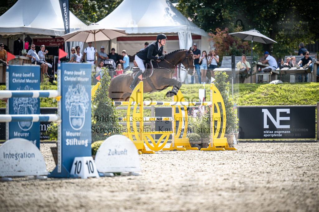 DOS_8193 | Entdecke hochwertige Reitturnierfotos von Foto Oger. Professionell, emotional und authentisch – jetzt Lieblingsmomente im Shop bestellen. - Realisiert mit Pictrs.com