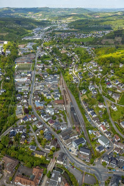 Sundern230504831 | Luftbild, Bahnhof, Sportplatz an der Hauptstraße, Ortsansicht Sundern, Sauerland, Nordrhein-Westfalen, Deutschland