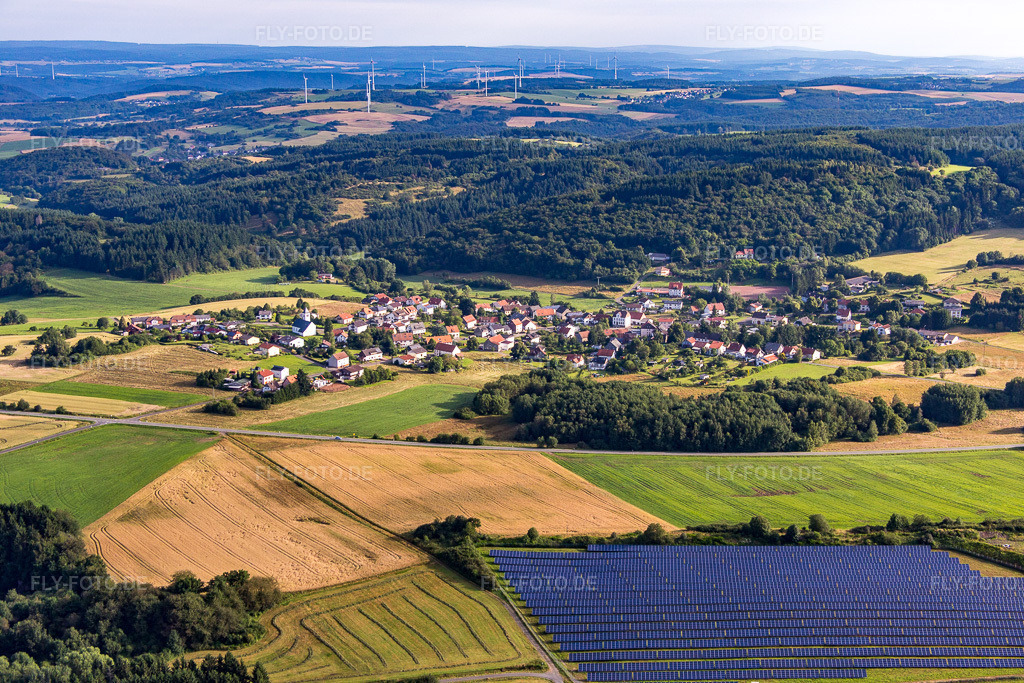 Luftbild: hinter Solarfeld im Ortsteil Reitscheid in Freisen im Bundesland Saarland in Deutschland. Foto: IMG_091954.jpg vom 16.07.2016 durch Werner Riehm/FLY-FOTO.de