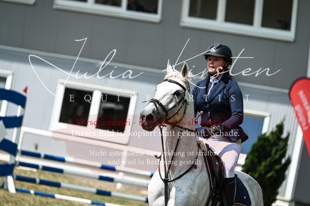 DSC_9242 | Pferde- und Turnierfotografie in Westsachsen. Pferdeportraits, Auftragszeichnungen und intuitive Kunst.