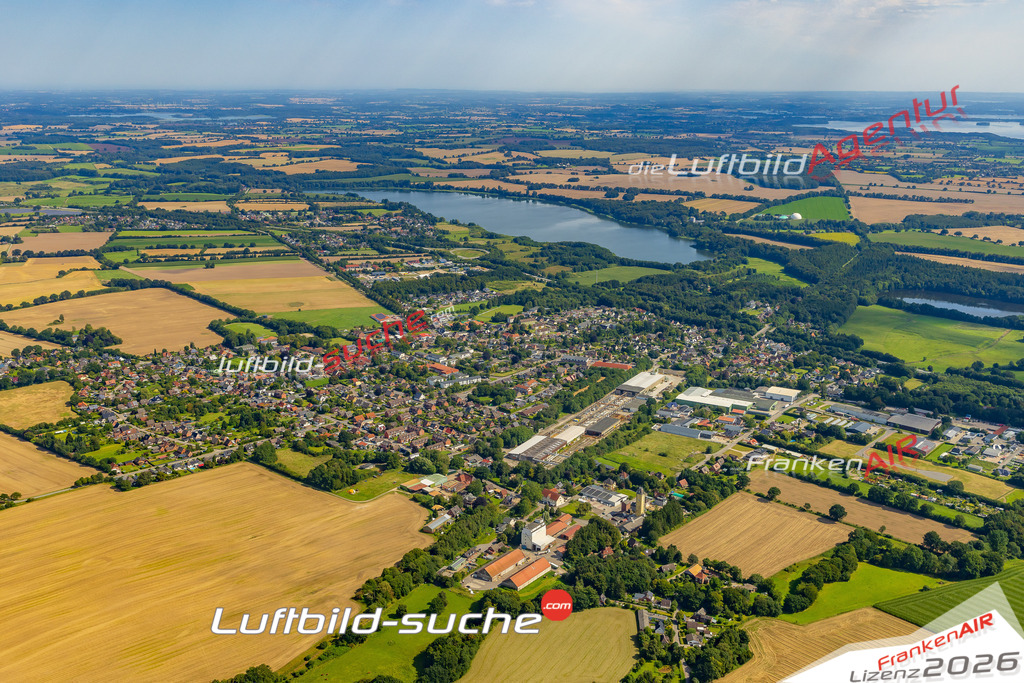 Stadt Wankendorf von Oben- Die Luftaufnahme wurde 2025 vom UL-Flugzeug heraus erstellt ( keine Drohnenaufnahme ) - Hochauflösende Luftaufnahme - für Wandbilder und großformatige Ausdrucke geeignet. Das besondere Geschenk!Hier alle&nbsp;Infos zur Lizenzierung der LuftaufnahmeWir fliegen auch dieses Jahr wieder in Ihre Region um Luftbilder zu erstellen.- Luftbild anfragen