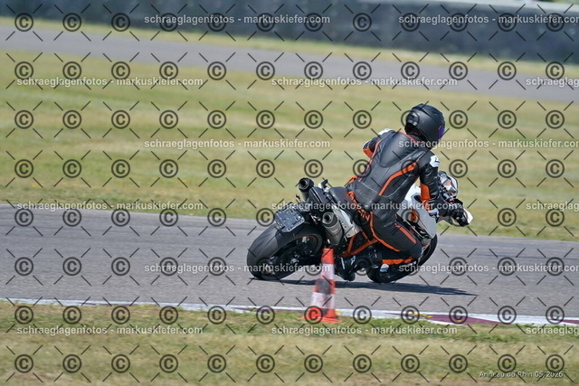 26BT02-1957 | markuskiefer.com - Realisiert mit Pictrs.com