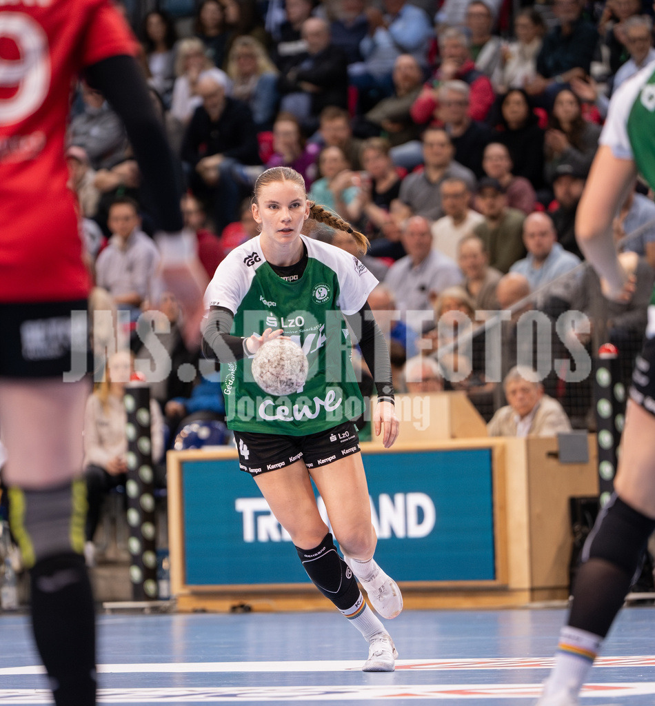 Handball I Frauen I Saison 2025-2026 I 1. HBF I 17. Spieltag I VFL Oldenburg - Thüringer HC I 0637 | Toni-Luisa Reinemann (4, VfL Oldenburg) - Realisiert mit Pictrs.com