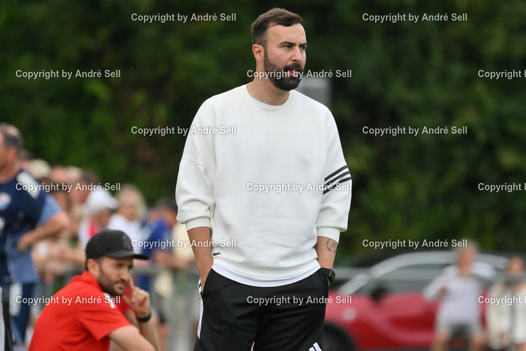SpVg Eidertal Molfsee vs TSV Kronshagen | Trainer Coskun Yamak (TSVK) / Fußball-Landesliga Schleswig Männer 2026/2027 / SpVg Eidertal Molfsee vs TSV Kronshagen / Platz A / Molfsee / 15.08.26 - Realisiert mit Pictrs.com