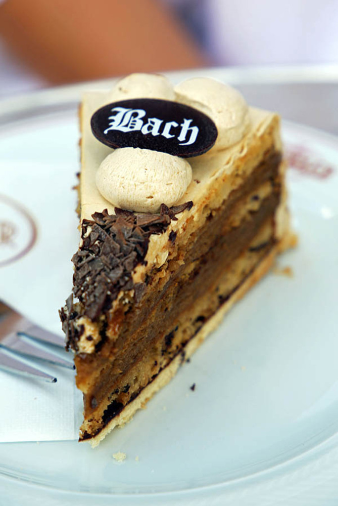 Café Kandler im Teehaus - Bach-Torte | Entdecke über 20 Kategorien Leipzig-Motive: Foto-Downloads, hochwertige Poster, Leinwand- & Fine-Art-Prints. Jetzt Lieblingsfoto im Bildlexikon Leipzig Shop bestellen!