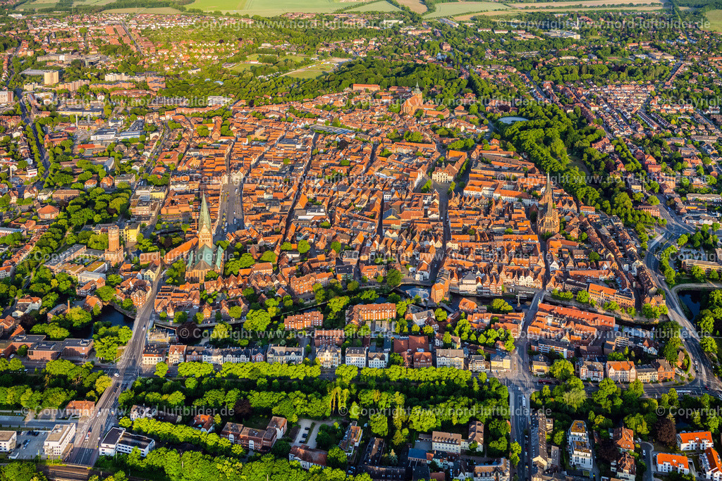Lüneburg_Altstadt_ELS_3306050623 | LüNEBURG 05.06.2023 Altstadtbereich und Innenstadtzentrum in Lüneburg im Bundesland Niedersachsen, Deutschland. // Old Town area and city center in Lueneburg in the state Lower Saxony, Germany. Foto: Martin Elsen