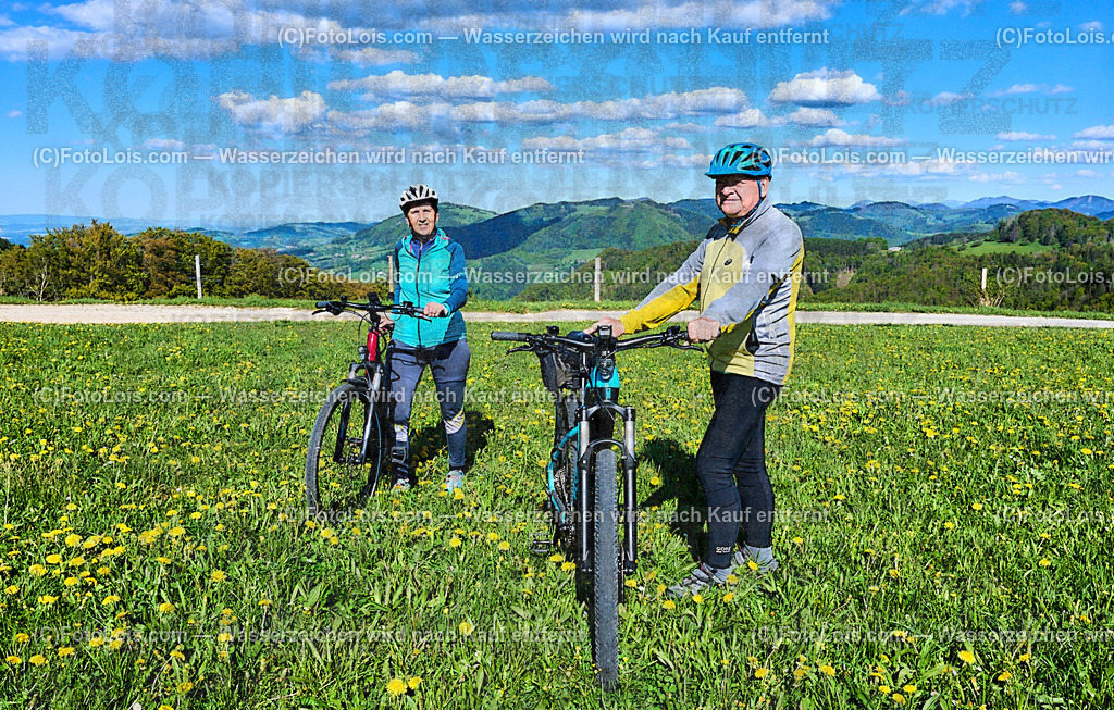 ALP4704_Ortbauer-Kraxenberg_Mountainbiker_Schagerl | (C)FotoLois.com, Alois Spandl. Mountainbike beim Ortbauer am Kraxenberg, die Schagerls aus Bründl, Sa 27. April 2024.