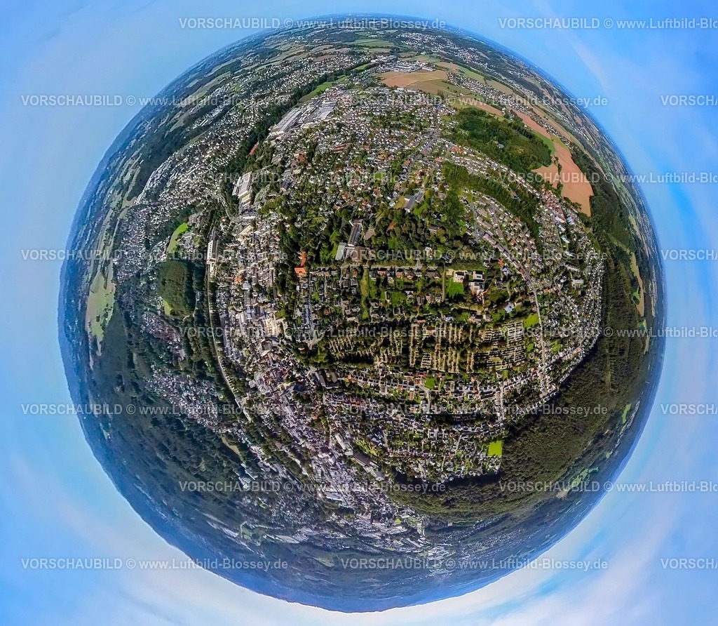 Menden230990225Mitte | Luftbild, Ortsansicht Menden-Mitte, kath. Friedhof St. Vincenz, Erdkugel, Fisheye Aufnahme, Fischaugen Aufnahme, 360 Grad Aufnahme, tiny world, Menden, Menden, Sauerland, Nordrhein-Westfalen, Deutschland