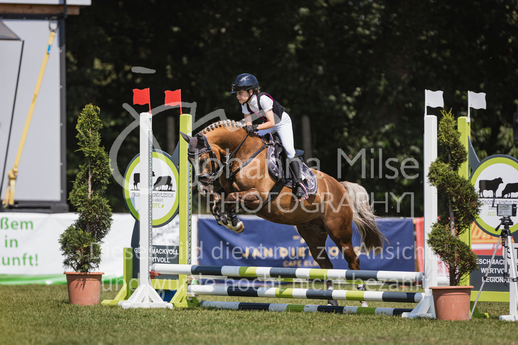 240720_LC_Springreiter-WB-213 | Deine schönsten Turniermomente als professionelle Fotos! Entdecke hochwertige Pferdesport-Fotografie im Online-Shop. Jetzt Fotos finden & bestellen!