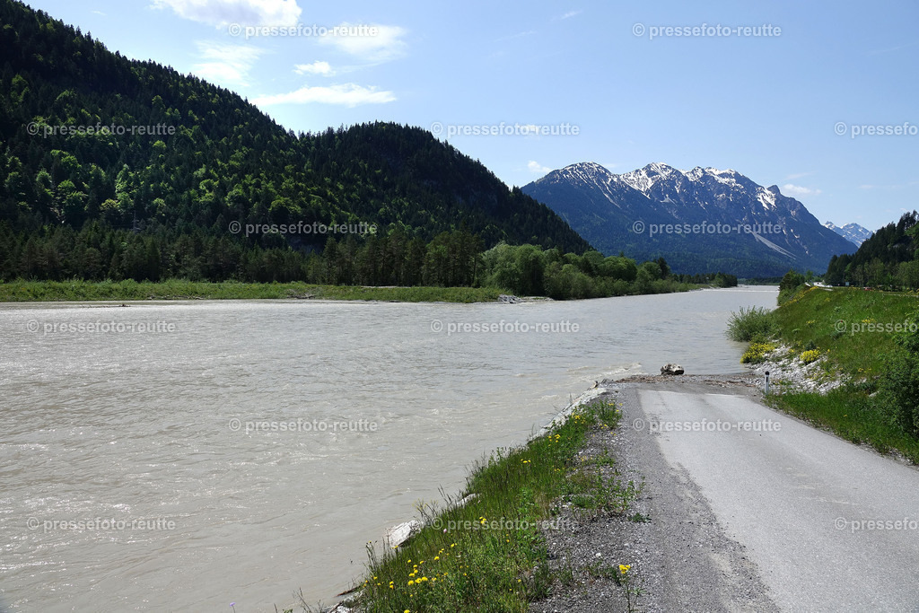 welltvi-Lech-bei-hoefen-Hochwasser-04062019-DSD01805 | Info aus dem Bezirk Reutte/Ausserfern Tirol sowie eine umfangreiche Bilddatenbank über die gesamte Region: Lechtal, Talkessel Reutte, Tannheimertal, Zwischentoren. Lech, Plansee, Zugspitze, Grenztunnel, B179, Fernpassstraße, Verkehr, Lawinen, Tradition, - Realisiert mit Pictrs.com