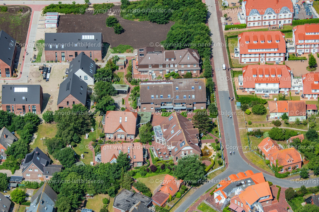 Langeoog_ELS_1352250622 | LANGEOOG 25.06.2022 Gebäudekomplex der Hotelanlage " Hotel Upstalsboom Langeoog " in Langeoog auf der Insel Langeoog im Bundesland Niedersachsen, Deutschland. // Complex of the hotel building " Hotel Upstalsboom Langeoog " in Langeoog on island Langeoog in the state Lower Saxony, Germany. Foto: Martin Elsen
