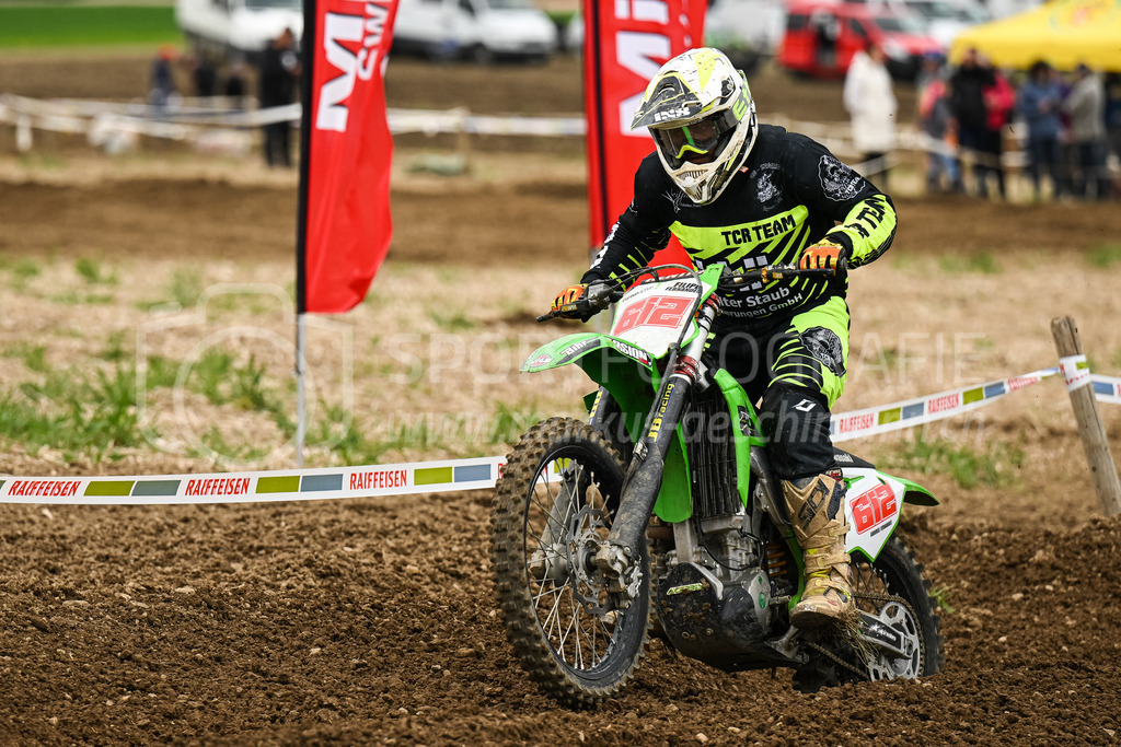 Motocross Schlatt bei Winterthur - 30. April 2023 | #612 Freitas Fernandes Helder Filipe aus Jona (CH) auf Kawasaki in der Kategorie Senioren am Motocross Schlatt bei Winterthur, 30. April 2023. 
Instagram: @mx_schlatt | @mc_wila | @sam_schweiz
Bild: Sportfotografie Markus Aeschimann | www.markus-aeschimann.ch - Realisiert mit Pictrs.com